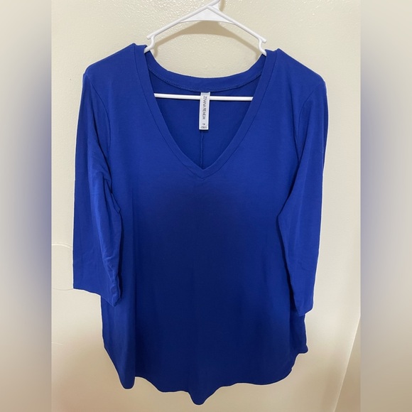 ✨Zenana Quarter length Shirt Size 1X - Picture 1 of 6